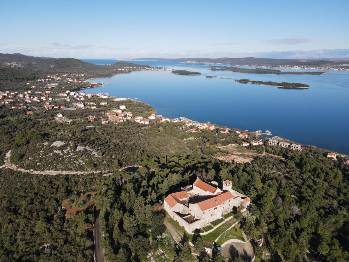 Apartment Lana Pašman Екстериор снимка