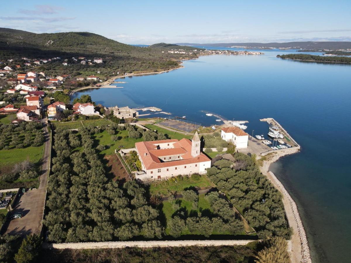 Apartment Lana Pašman Екстериор снимка