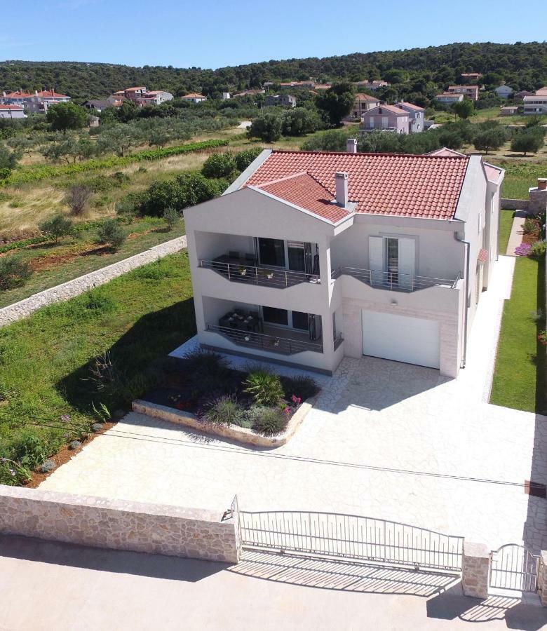 Apartment Lana Pašman Екстериор снимка