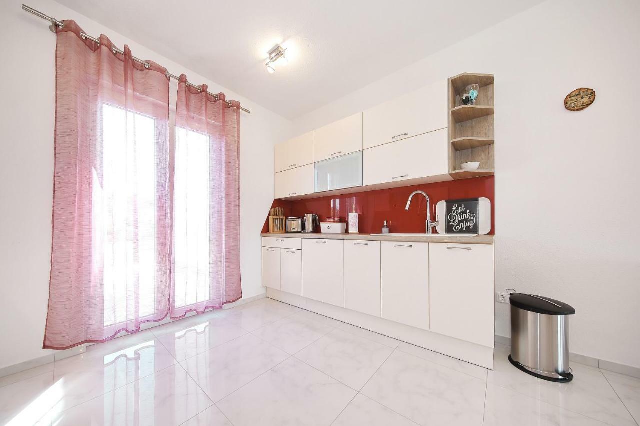 Apartment Lana Pašman Екстериор снимка