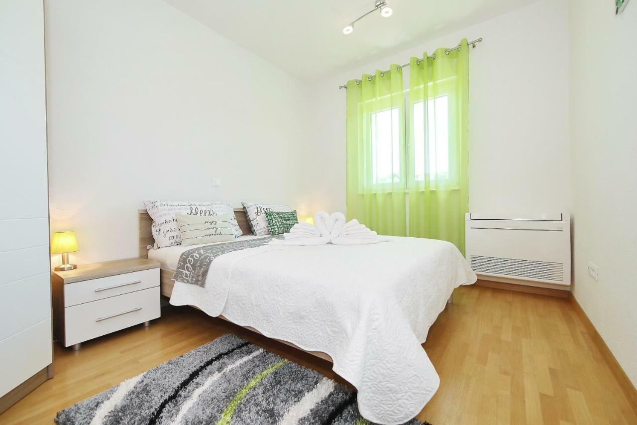 Apartment Lana Pašman Екстериор снимка