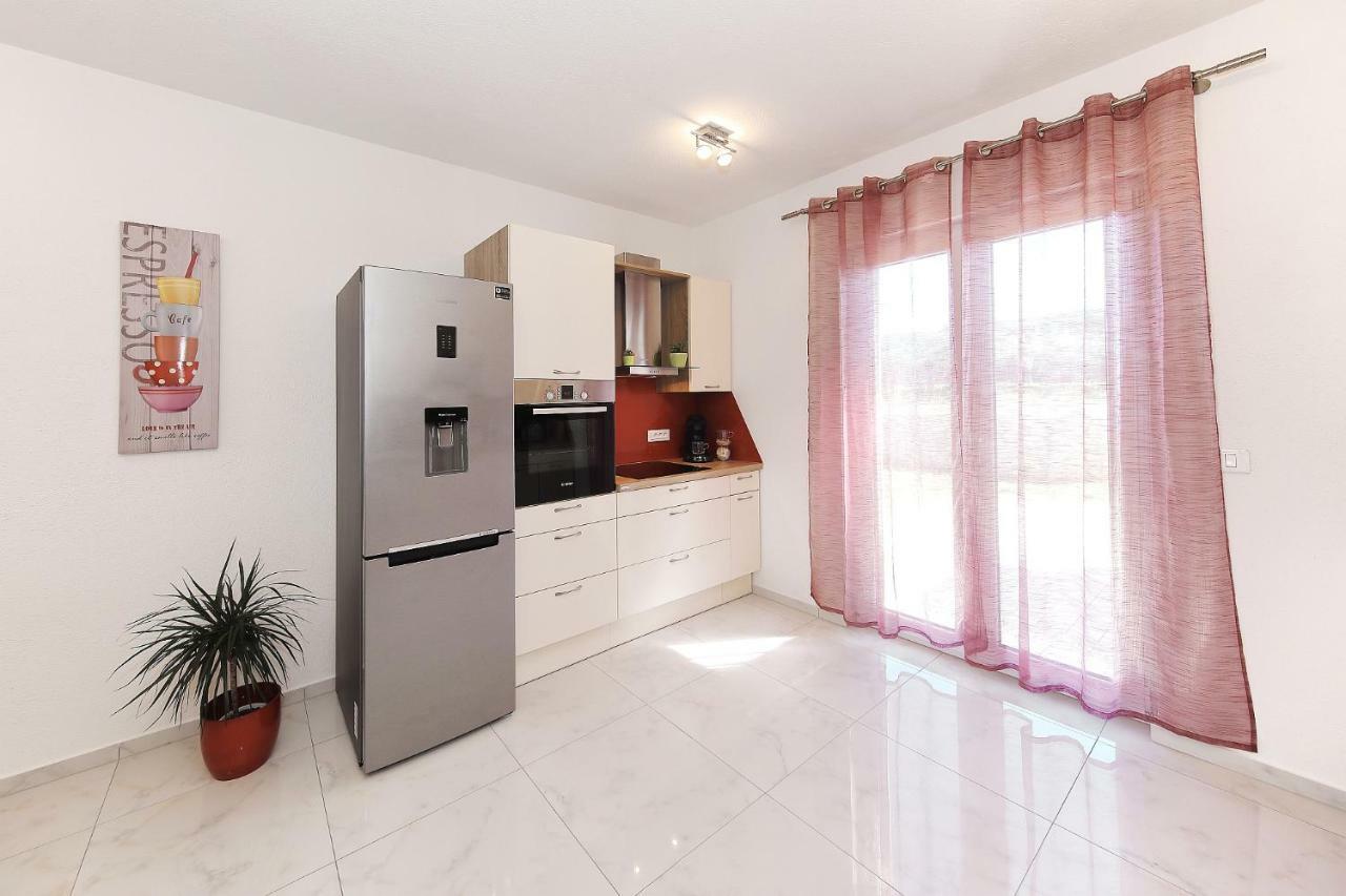 Apartment Lana Pašman Екстериор снимка
